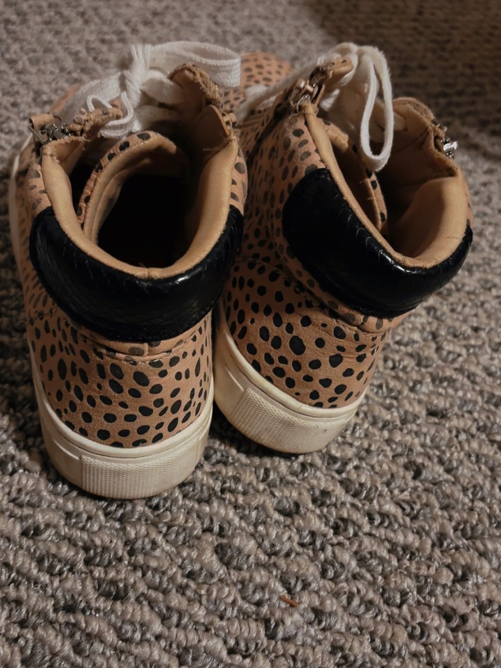Universal Threads Sneakers - Picture 2 of 3